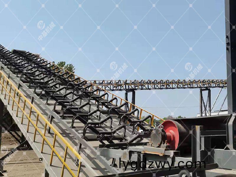 中基皮帶輸送機 質(zhi)量可靠 性(xing)能優越 值得信顂